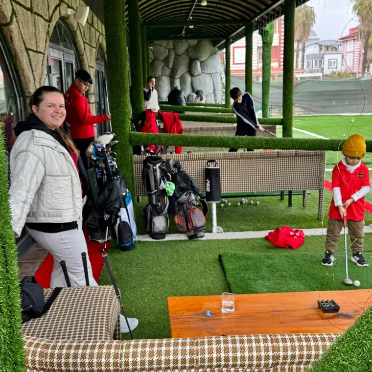Viking19 Golf Pub aile golf alanı